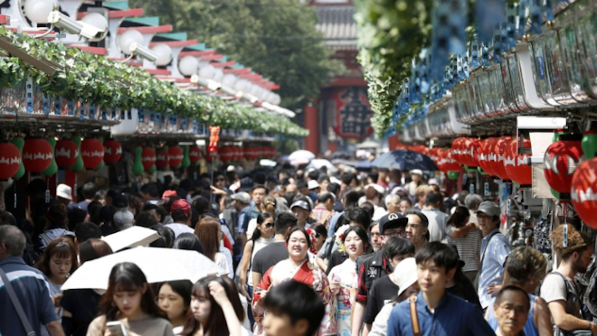 Japan will mit Touristen weiter gut Geld verdienen, aber in der Zukunft etwas anders. Bild: Kyodo