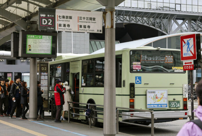 Neuer, schlüpfriger LDP-Skandal, Expressbusse gegen Touristenmassen, Gehaltserhöhung mit viel Frust und Netzkanonen gegen Amokläufer