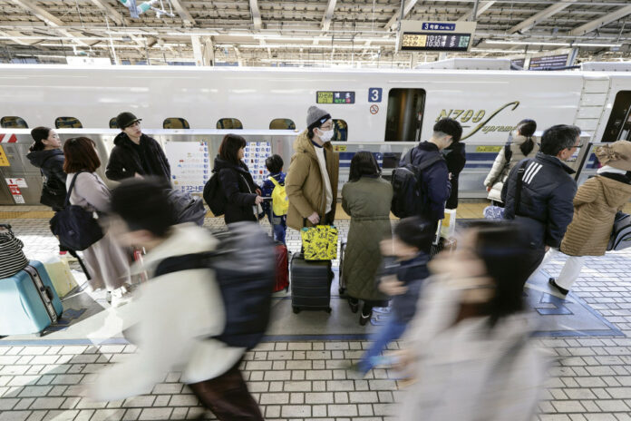 Folge 296: Japan als Top-Reiseziel, Kundenbelästigung im Badehaus, Außerirdische als Touristenattraktion, neues Einwanderungsgesetz und Umziehen für den Job