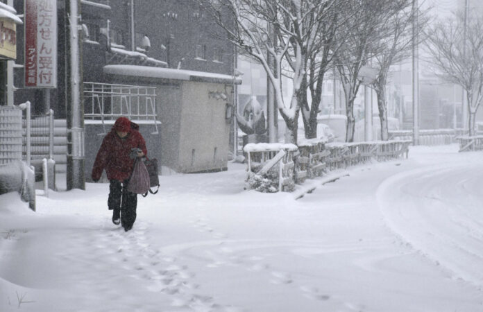 Folge 335: Schneemassen in Japan, zu laute Hunde, Eintrittskarten für Ramen-Restaurants, KI ohne Copyright, problematische Kanalisationen und Touristenliebling Secondhandshops