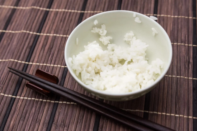 Reis Bild: Sushipaku Folge 352: Mehr Medienkompetenz in japanischen Schulen, große Probleme mit Reisbetrug, Krankenversicherungen für Ausländer, Gesetz gegen Missbrauch in Hostclubs und bargeldlose Zahlungen