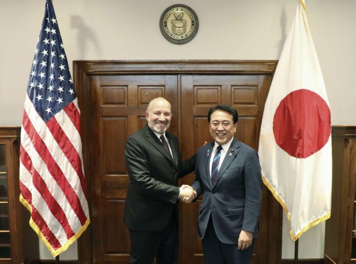 Handelsabkommen. Bild. Kyodo Folge 362: Japans Handelsabkommen mit den USA, verschwindender Schwimmunterricht, Erlebnis-Tourismus statt Luxus, Phishing-Mails, Fremdenhass und Rekordhitze