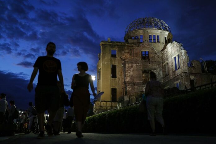 Atomwaffen. Bild: Kyodo Folge 365: Atomwaffen für Japan, Klage gegen KI-Unternehmen, ungewollte Versetzungen, Regenbogen-Eis, Sanseito und die AfD, Tempelräuber und Bären