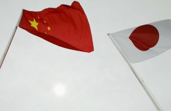 Folge 382: Folgen von Chinas Streit mit Japan, Reformierung der Krankenversicherung, Tiefkühlgemüse, Cloudflare-Klage wegen Manga-Piraterie, Süßkartoffeln in Gefahr, Dating für Senioren, weniger Alkohol und Zustimmung für Einwanderungspolitik