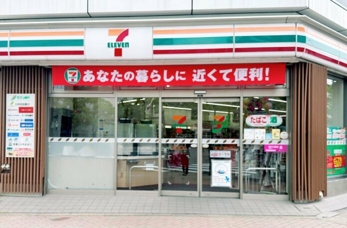 Convenience Stores Bild: Kyodo Folge 380: Japans Convenience Stores als Touristenattraktionen, Manga-Verlage verklagen OpenAI, Kawaii-Kultur boomt, Sextourismus, härtere Abschiebungen, Widerstand gegen Rechtspopulismus und teure Kinder