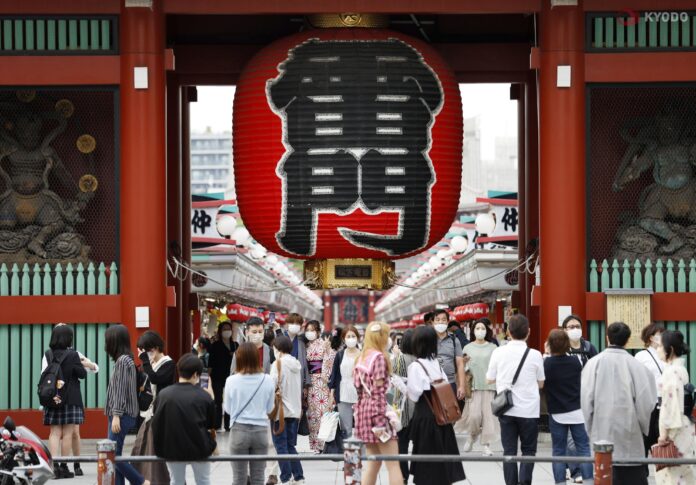 Folge 389: Japans neue Partei, höhere Eintrittspreise für Touristen, großer Betrug mit dem Adoptionsrechts, verpflichtende Integrationsprogramme für Ausländer, Saugnapf-Turnier und der Wunsch nach Freiheit trotz Einsamkeit